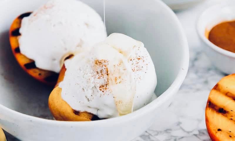 Grilled peaches and coconut ice cream