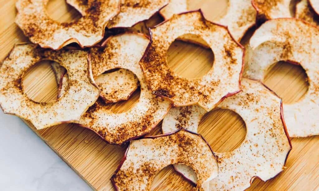 Cinnamon apple chips vegan