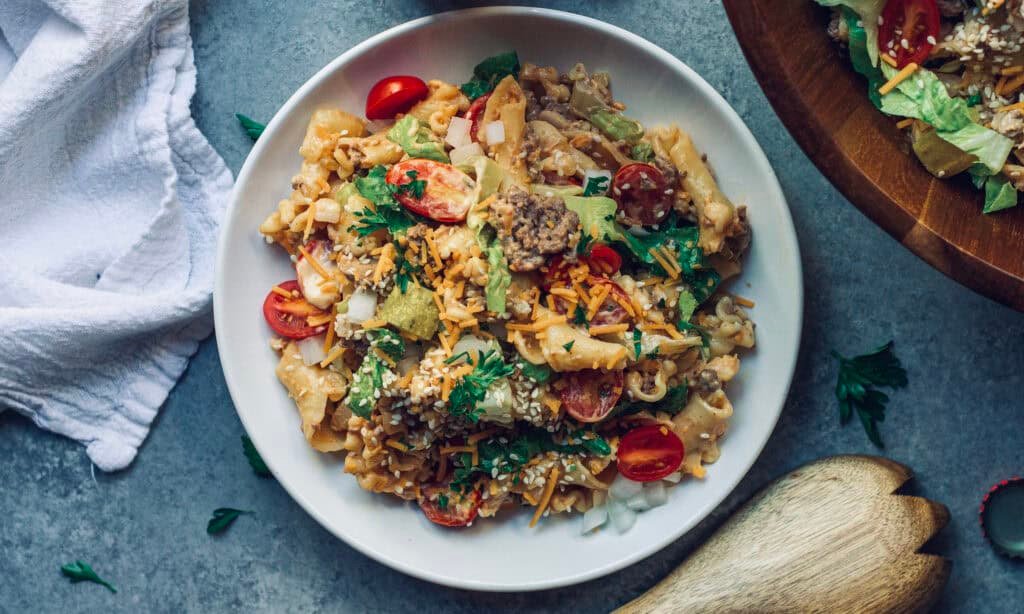 Vegan cheesburger pasta salad