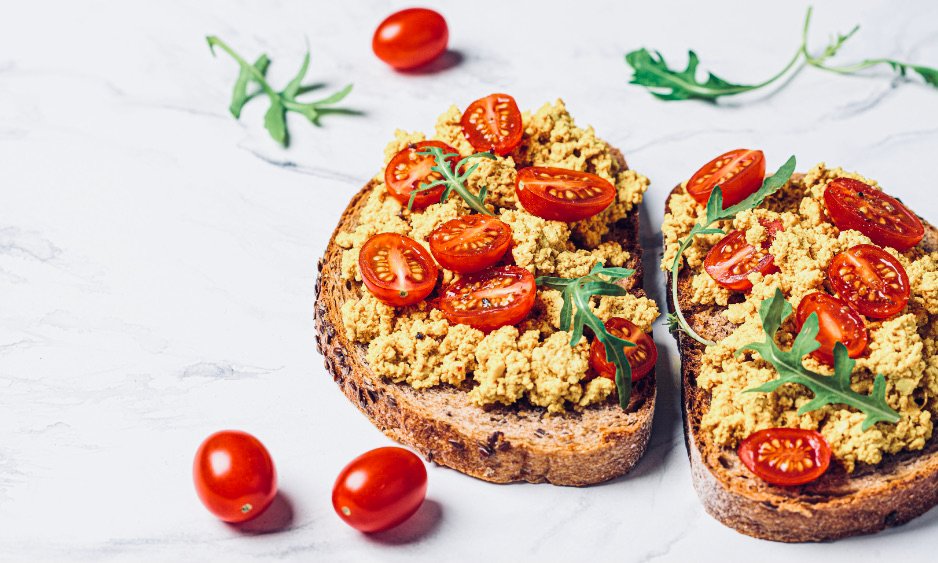 Vegan toast ideas with scrambled tofu